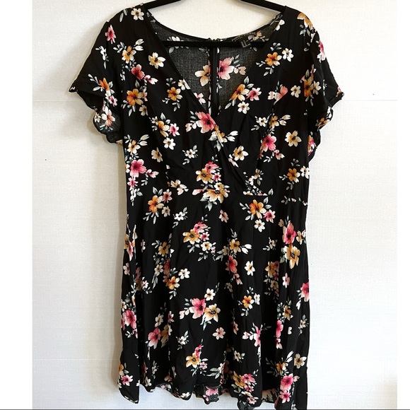 Forever 21 + Floral Faux Wrap Dress - Picture 1 of 5
